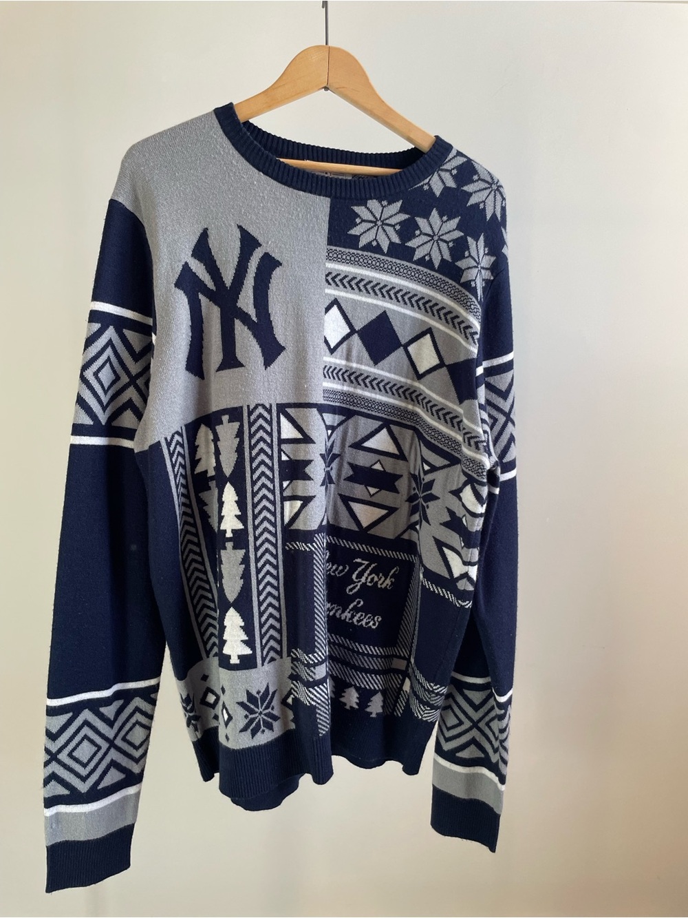 New York Team Crewneck Sweater in Navy and Gray